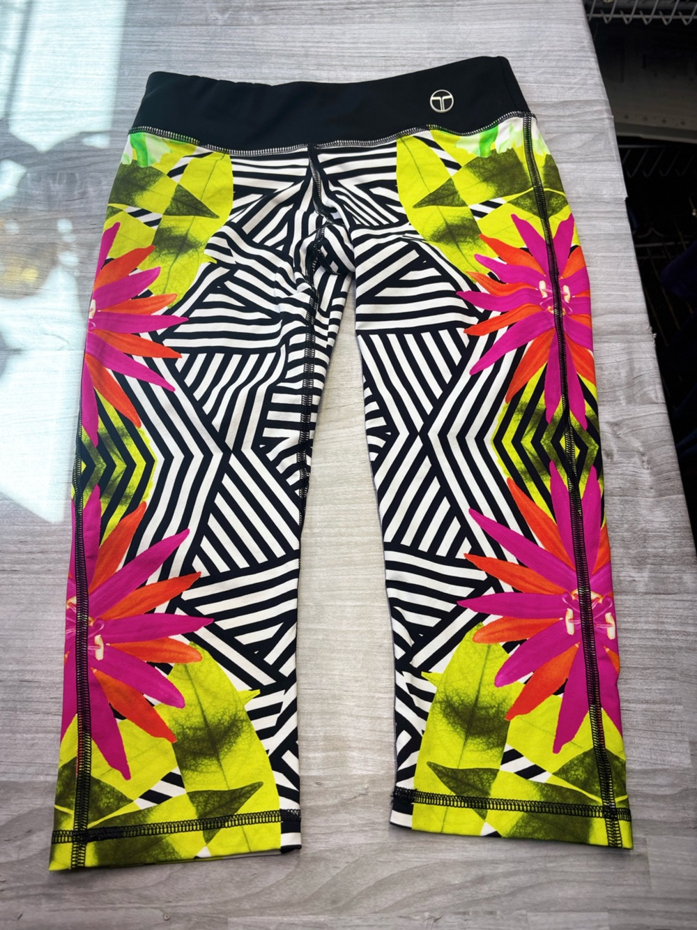 Trina Turk Black & Neon Floral Geometric cropped Leggings Size XSmall